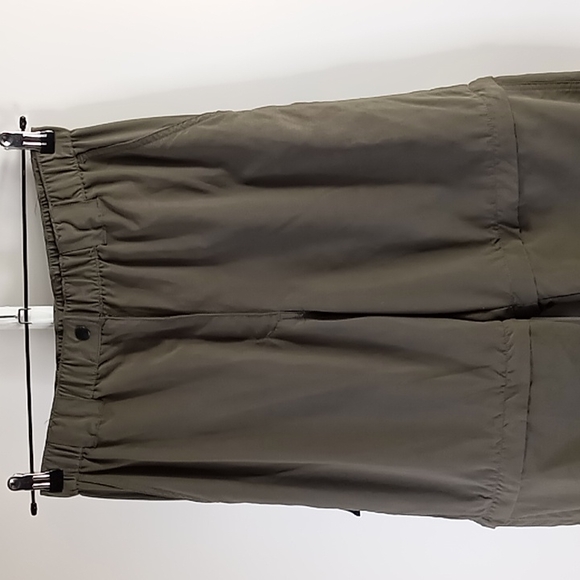 Bugged Exposure Converible Pants to Shorts Size Medium Olive Green - Picture 5 of 15
